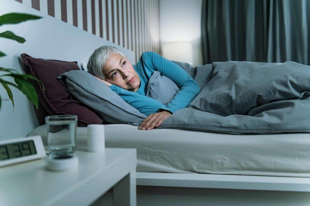 Mujer recibiendo terapia para el insomnio en Girona.