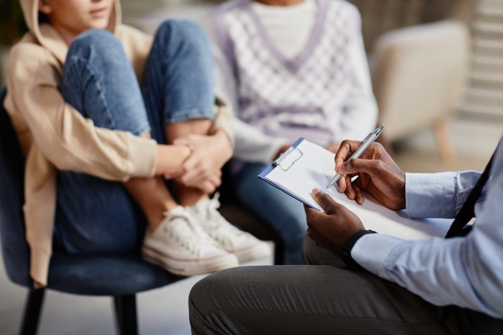 Teenager in a therapy session in Girona.